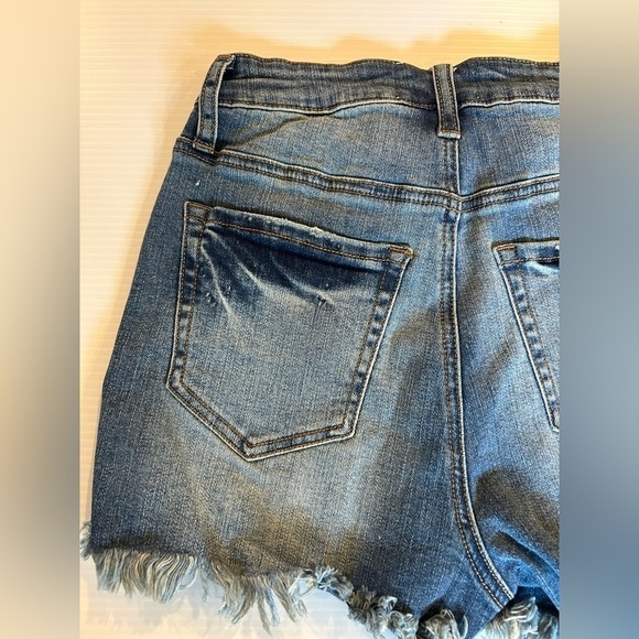 A2Jeans Denim Shorts - NWT - Embroidered - Size Small Raw Frayed Hem - Picture 4 of 8